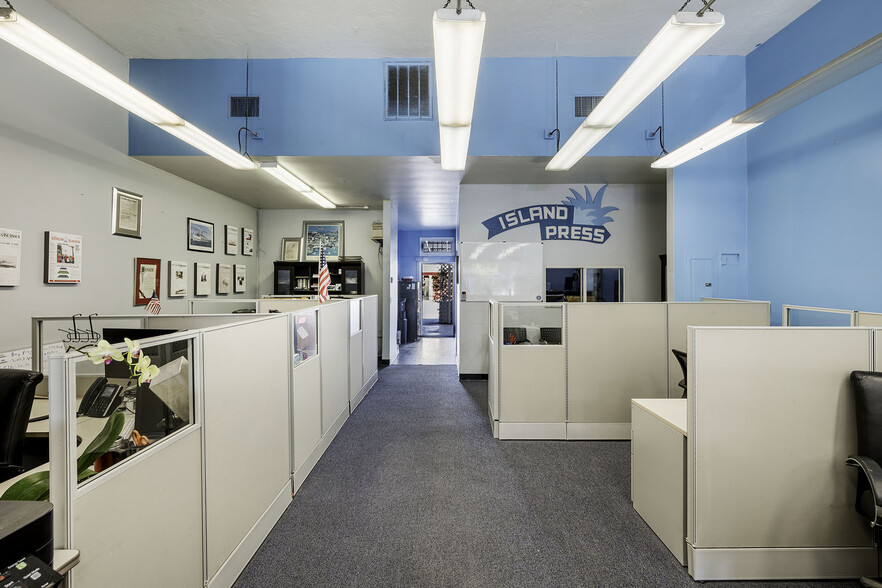 More Photos Of 216 Main St, Seal Beach Storefront For Lease