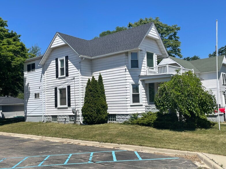 More Photos Of 11058 Shook Rd, Romulus Office Residential For Sale