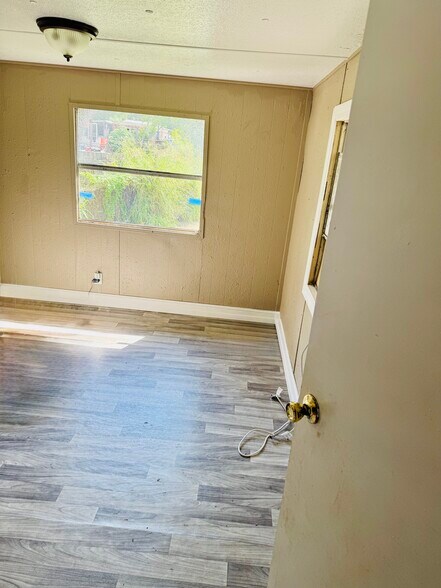 More Photos Of 10116 Lake Ave, Tampa Manufactured Housing Mobile Home Park For Sale