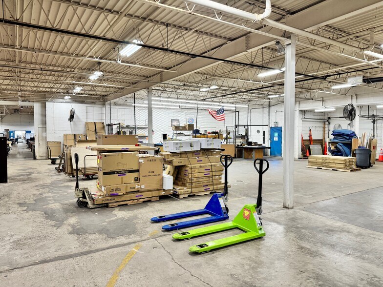 More Photos Of 3448 Shelby St, Indianapolis Flex For Sale