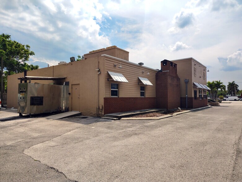 More Photos Of 1961 SE Federal Hwy, Stuart Restaurant For Lease