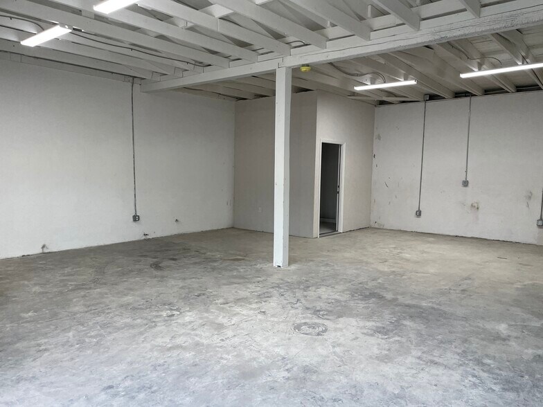 More Photos Of 928 Block St, Port Neches Office Residential For Sale