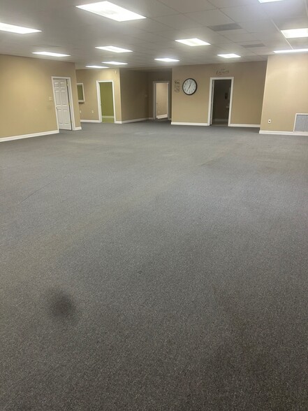 More Photos Of 5684 Cleaves Dr, Arlington Office For Sale