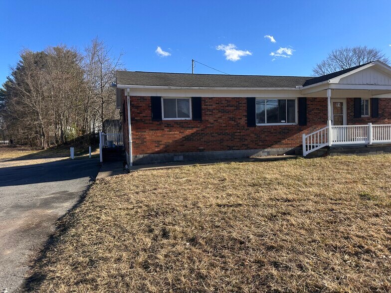 More Photos Of 346 Rural Acres Dr, Beckley Showroom For Sale