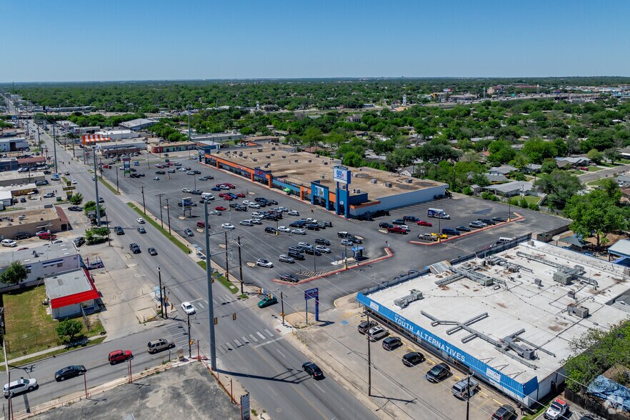 More Photos Of 2905-3025 West Ave, San Antonio Storefront For Lease
