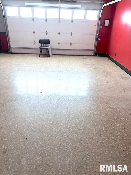 More Photos Of 6173 Bayer Cir, Carterville Auto Dealership For Sale