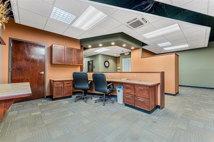 More Photos Of 728 College St, Bowling Green Office For Sale