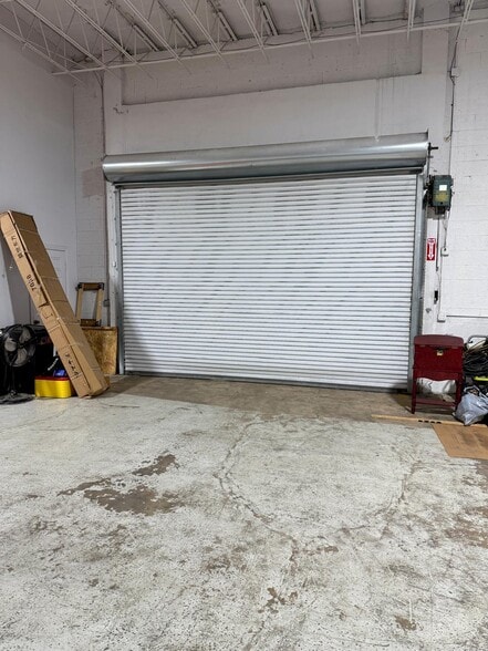 More Photos Of 6236 Miramar Pky, Miramar Showroom For Lease