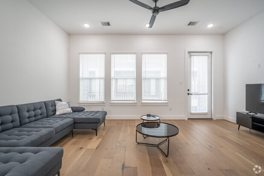 More Photos Of 316 Thornton Rd, Houston Apartments For Sale