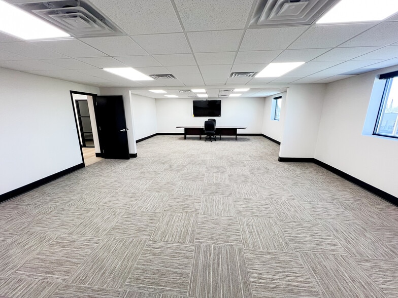 More Photos Of 808 W Indiana Ave, Midland Office For Sale