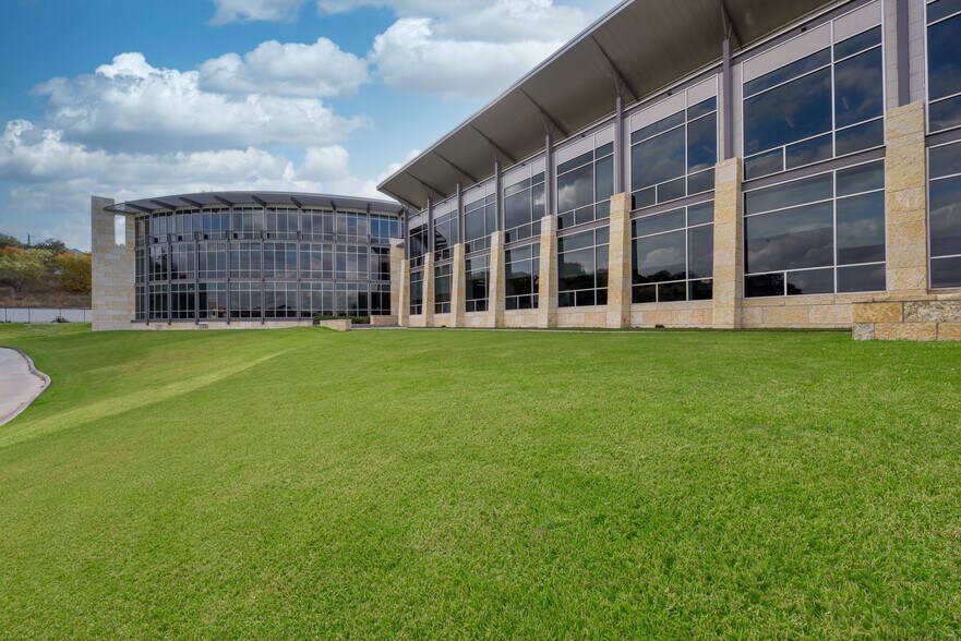 More Photos Of 200 E Basse Rd, San Antonio Office For Lease