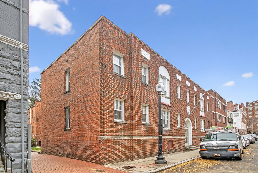 More Photos Of 1818 Riggs Pl NW, Washington Apartments For Sale