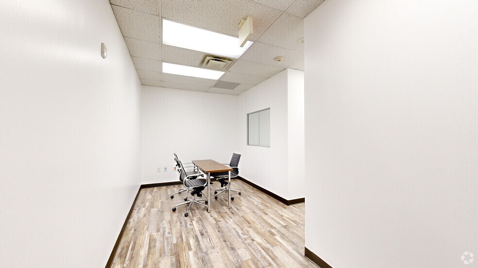 More Photos Of 400 S Zang Blvd, Dallas Office For Lease