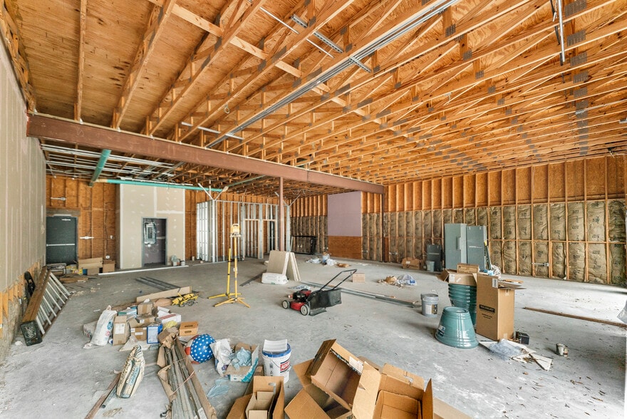 More Photos Of 175 W Railroad St, Pembroke Storefront For Lease