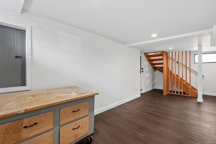 More Photos Of 2105 SE Ochoco St, Portland Office For Sale