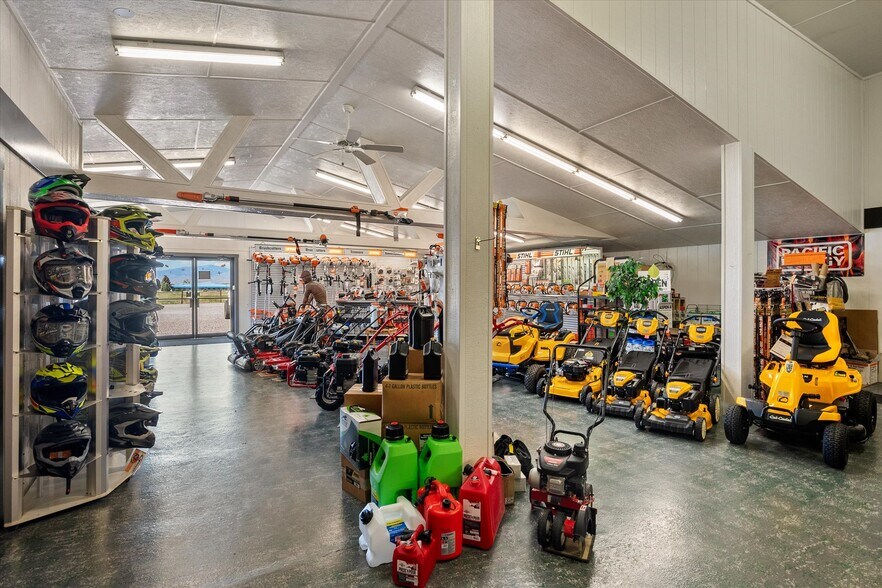 More Photos Of 5 Demick Ln, Salmon Auto Repair For Sale