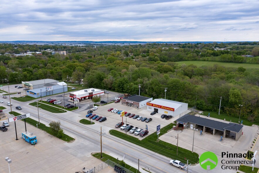 More Photos Of 1651 S 11th St, Nebraska City Showroom For Sale