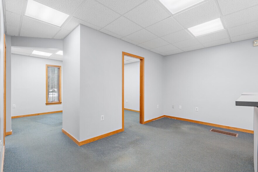 More Photos Of 323 Boston Post Rd, Sudbury Office For Lease