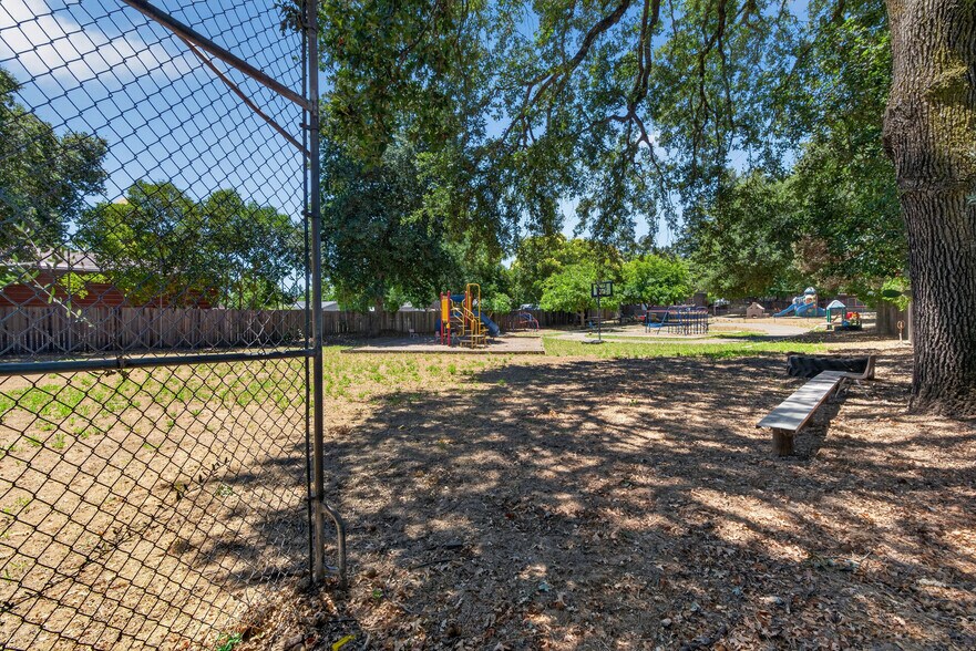 More Photos Of 530 N Cloverdale Blvd, Cloverdale Specialty For Sale