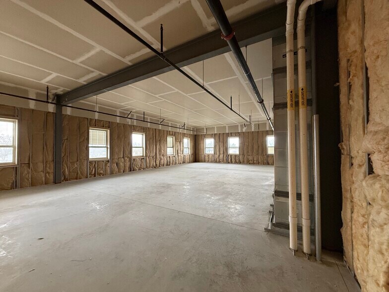 More Photos Of 7825 N Dixie Hwy, Newport Medical For Lease