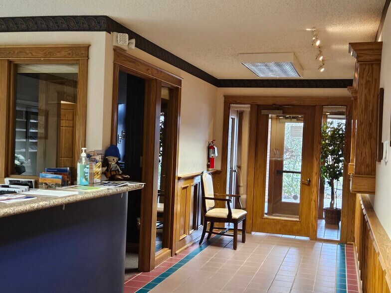 More Photos Of 3165 Cabaret Trl S, Saginaw Office For Sale