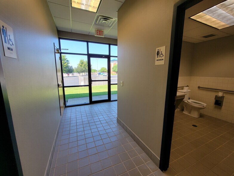 More Photos Of 5120 S Solberg Ave, Sioux Falls Office For Sale