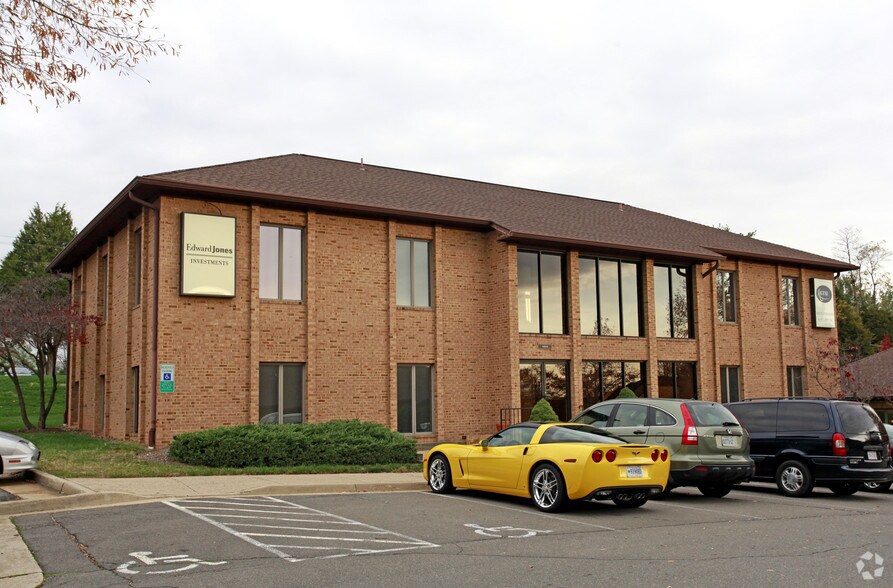 Primary Photo Of 10688 Crestwood Dr, Manassas Office For Lease