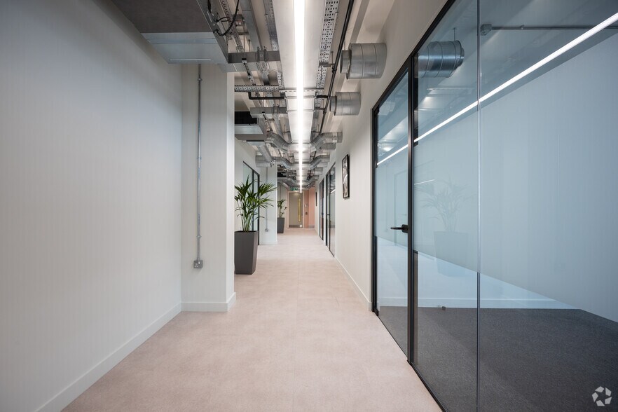 More Photos Of Charles Sq, Bracknell Coworking Space