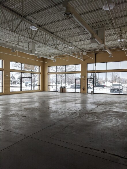 More Photos Of 301-345 Vertin Blvd, Shorewood Unknown For Lease