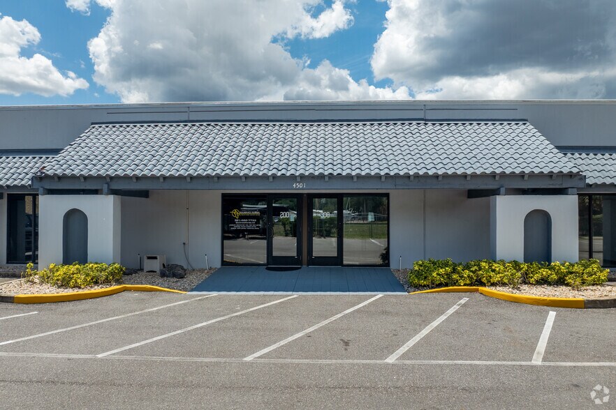 More Photos Of 4420-4438 Parkway Commerce Blvd, Orlando Unknown For Lease