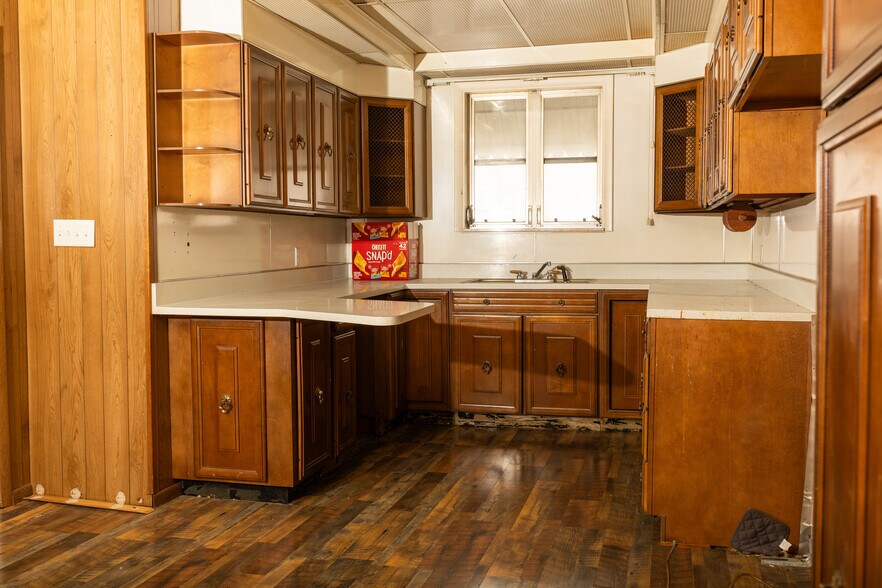 More Photos Of 1007 Smith St, Milton General Retail For Sale