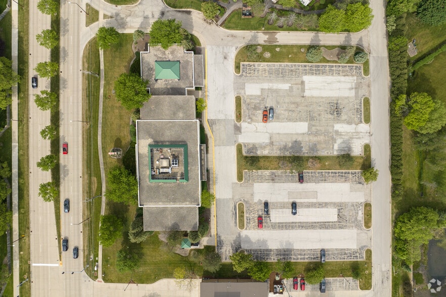 More Photos Of 150 W Half Day Rd, Buffalo Grove Medical For Lease