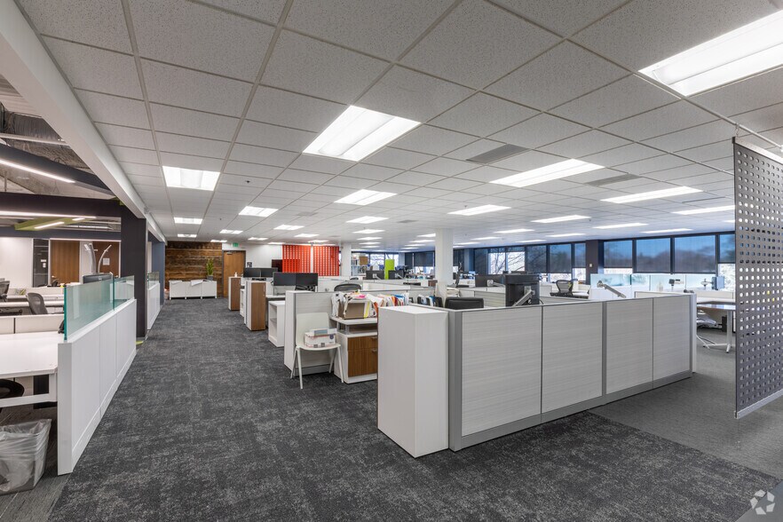 More Photos Of 25200 Telegraph Rd, Southfield Office For Lease