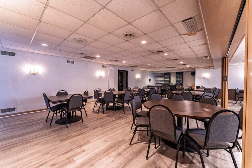 More Photos Of 400 S Center Ave, New Stanton Restaurant For Sale