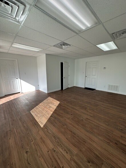 More Photos Of 1484 Lake City Industrial Ct, Morrow Flex For Sale