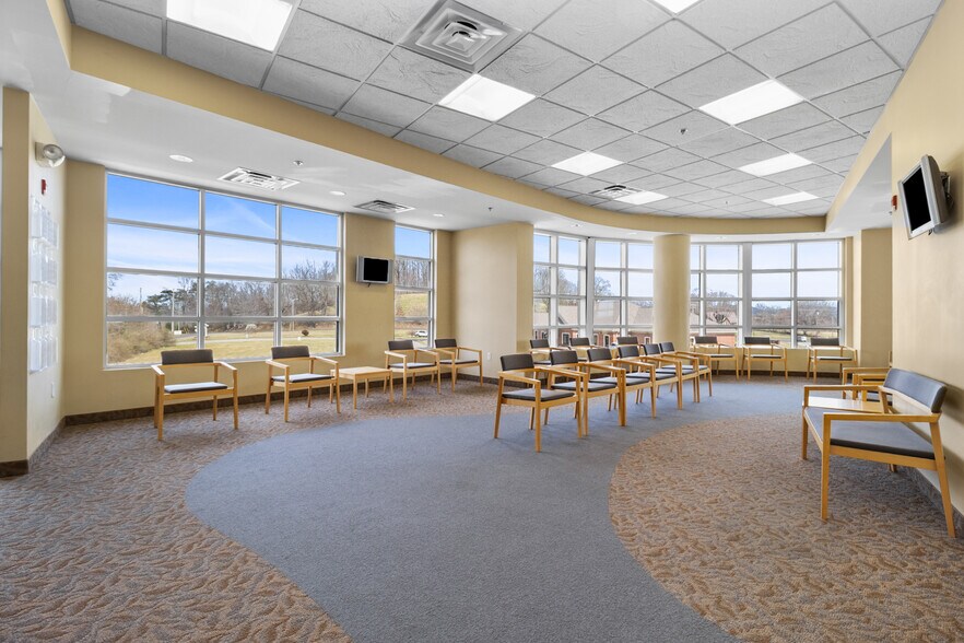 More Photos Of 200 City Hill Dr, London Medical For Sale