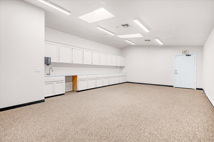 More Photos Of 324-330 Bullard Ave, Clovis Office For Sale