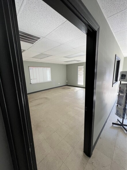 More Photos Of 641 Mcway Dr, High Point Flex For Lease