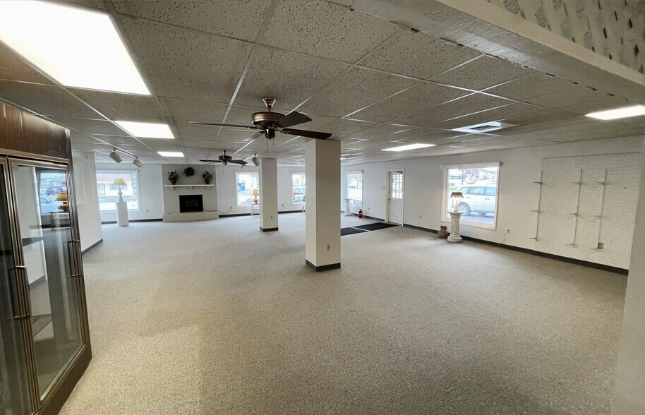 More Photos Of 3212 Brambleton Ave, Roanoke Storefront Retail Office For Lease
