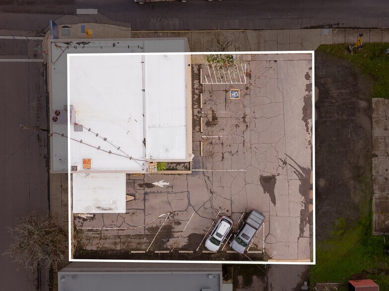 More Photos Of 229 N First St, Drain General Retail For Sale