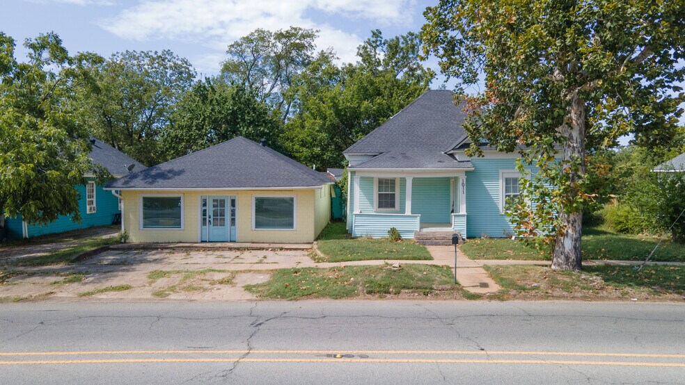 Primary Photo Of 1011 S Armstrong Ave, Denison Flex For Sale