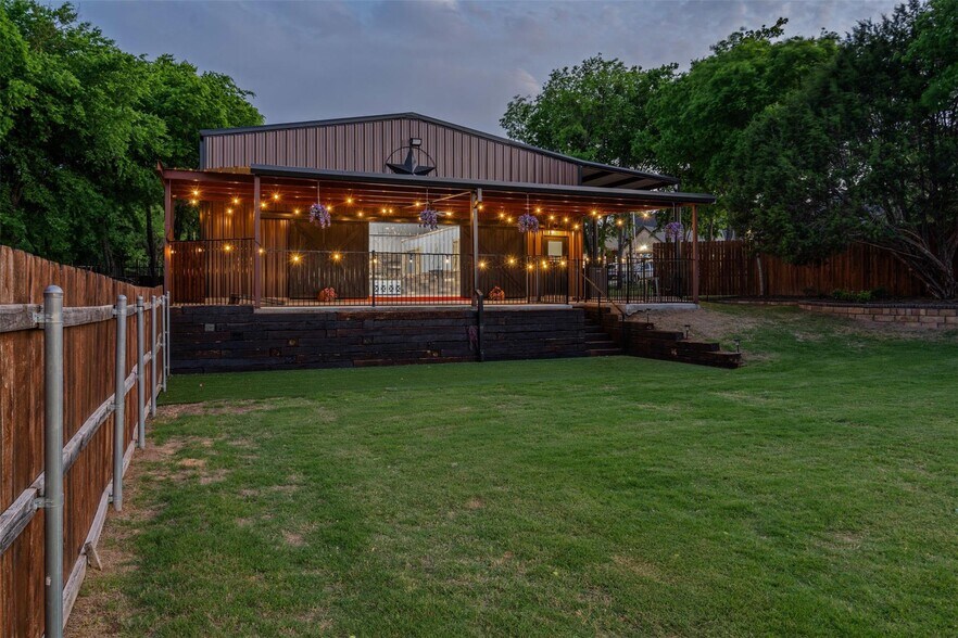 More Photos Of 7816 Lous Ct, Fort Worth Office For Sale