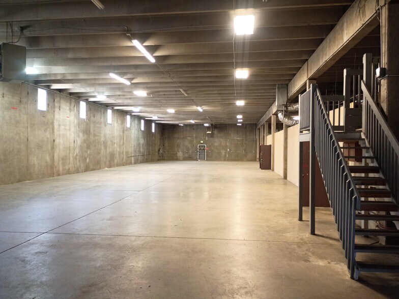 More Photos Of 5740 Logan St, Denver Warehouse For Lease