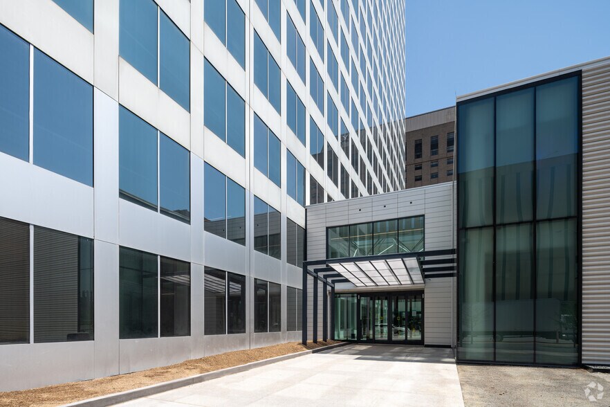 More Photos Of 100 N Broadway, Saint Louis Office For Lease