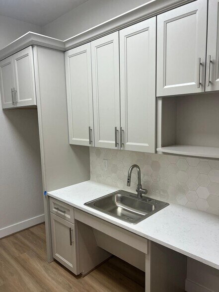 More Photos Of 16702 House Hahl Rd, Cypress Medical For Lease