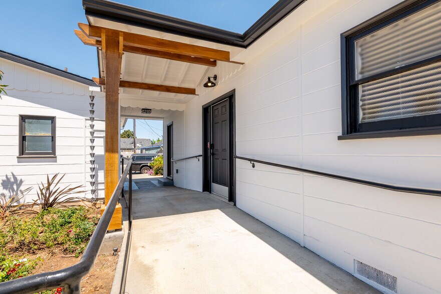 More Photos Of 19361 Beach Blvd, Huntington Beach Medical For Lease