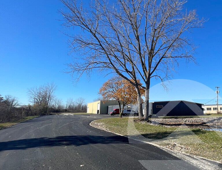 More Photos Of 28663 Glenwood Rd, Perrysburg Manufacturing For Lease
