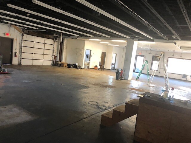 More Photos Of 112 Ryders Ln, Milltown Freestanding For Lease