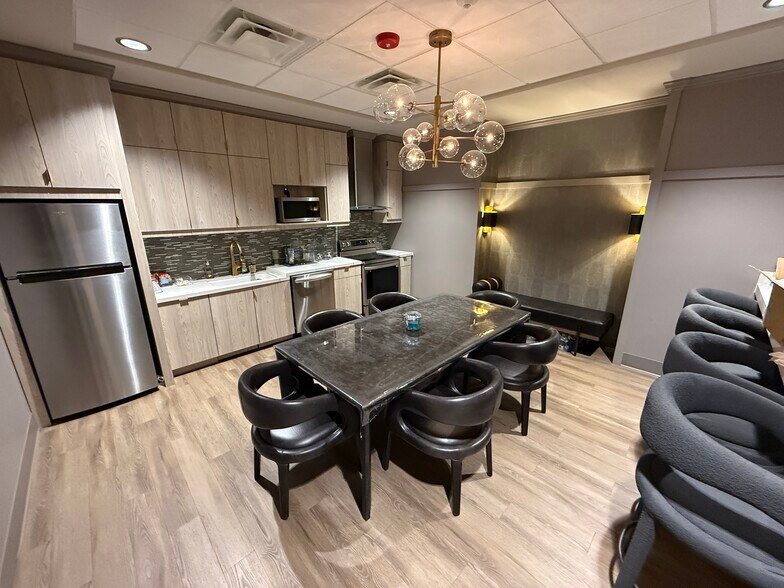 More Photos Of 4310 Roswell Rd NE, Atlanta Medical For Lease