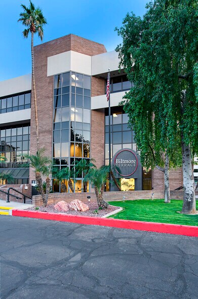 More Photos Of 2122 E highland Ave, Phoenix Medical For Lease